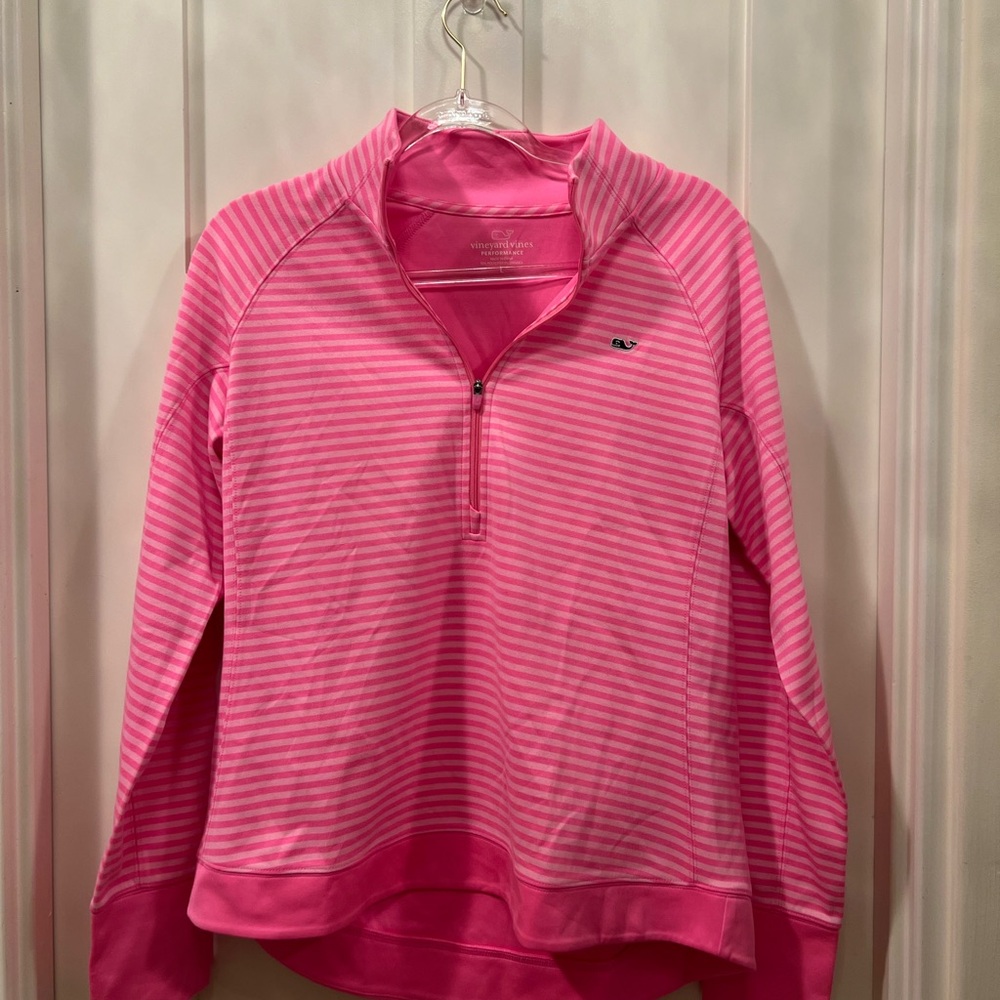Super cute Vineyard Vines half zip size Large